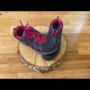 Nike hiking sneakers women’s size 9